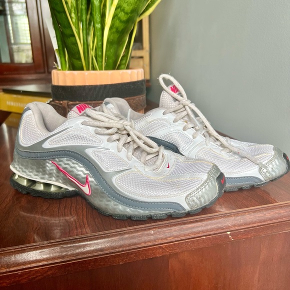 Nike | white Reax Run 5 athletic shoes - 9.5 - Picture 2 of 10